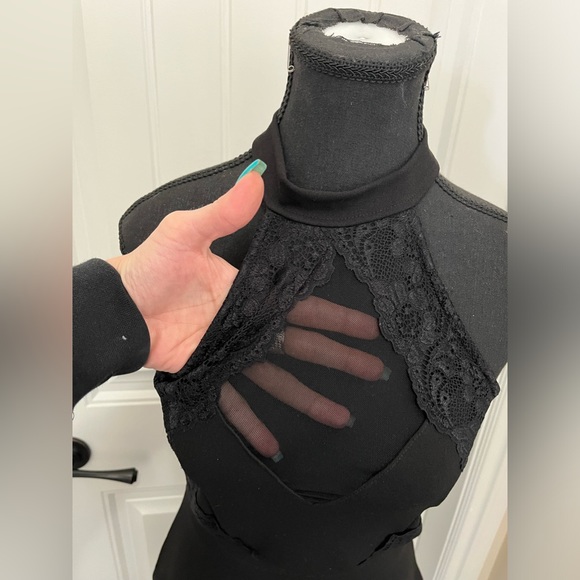 Super cute Mesh chest dress - Fitted large - Picture 5 of 8